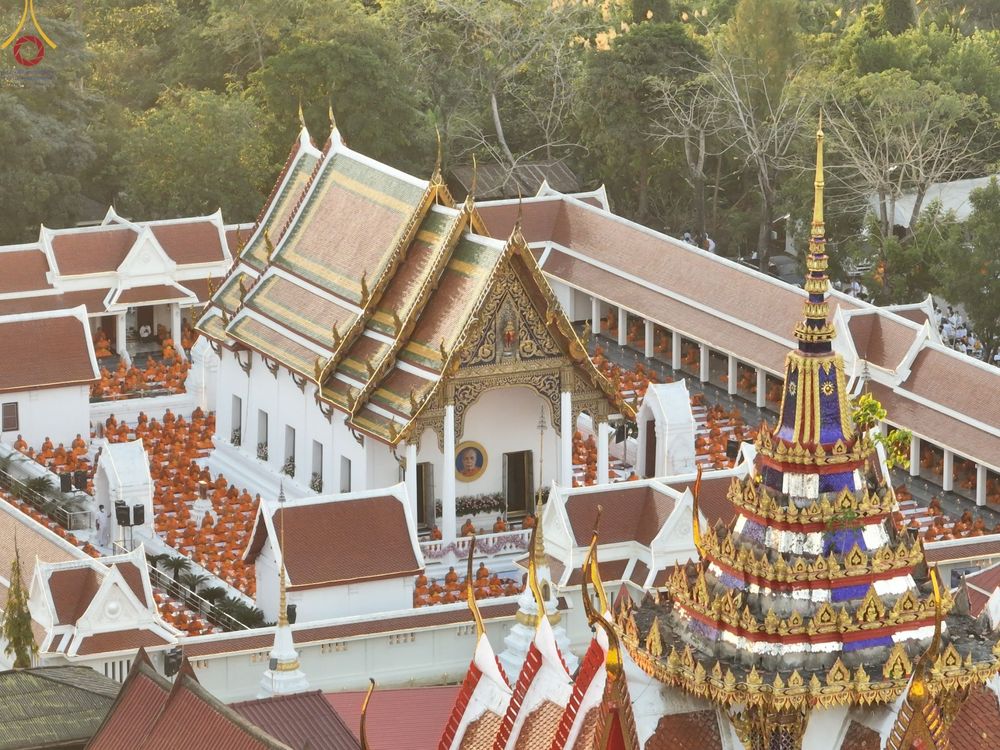 ภาพ No.73253:พิธีจุดประทีปถวายเป็นพุทธบูชา และบูชาธรรมมหาปูชนียาจารย์ ในโครงการธรรมยาตรากตัญญูบูชา มหาปูชนียาจารย์ พระมงคลเทพมุนี(สด จนฺทสโร) พระผู้ปราบมาร ปีที่ 11 ณ อนุสรณ์สถานลำดับที่ 4 สถานที่เกิดด้วยกายธรรม วัดโบสถ์ (บน) บางคูเวียง อ.บางกรวย จ.นนทบุรี วันที่ 21 
