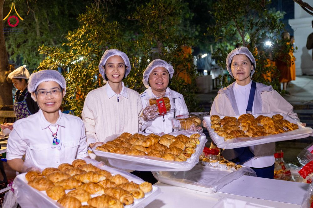 ภาพ No.293718:วันที่ 14 มกราคม พ.ศ. 2569  พิธีถวายภัตตาหารเป็นสังฆทาน แด่พระธรรมยาตรา  ณ วัดสองพี่น้อง ต.ต้นตาล อ.สองพี่น้อง จ.สุพรรณบุรี  ในโครงการธรรมยาตรา กตัญญูบูชา มหาปูชนียาจารย์  พระมงคลเทพมุนี(สด จนฺทสโร) พระผู้ปราบมาร  อนุสรณ์สถาน 7 แห่ง ปีที่ 14