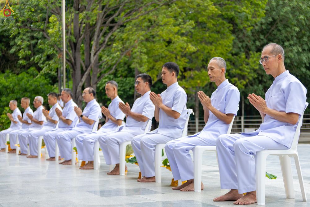 ภาพ No.330515:วันที่ 30 พฤษภาคม พ.ศ.2569 พิธีตัดปอยผมและปลงผม อุบาสกอุปสมบทอุทิศชีวิต 11 ท่าน (ภาพชุดที่ 2) ณ โบสถ์พระไตรปิฎก วัดพระธรรมกาย จังหวัดปทุมธานี