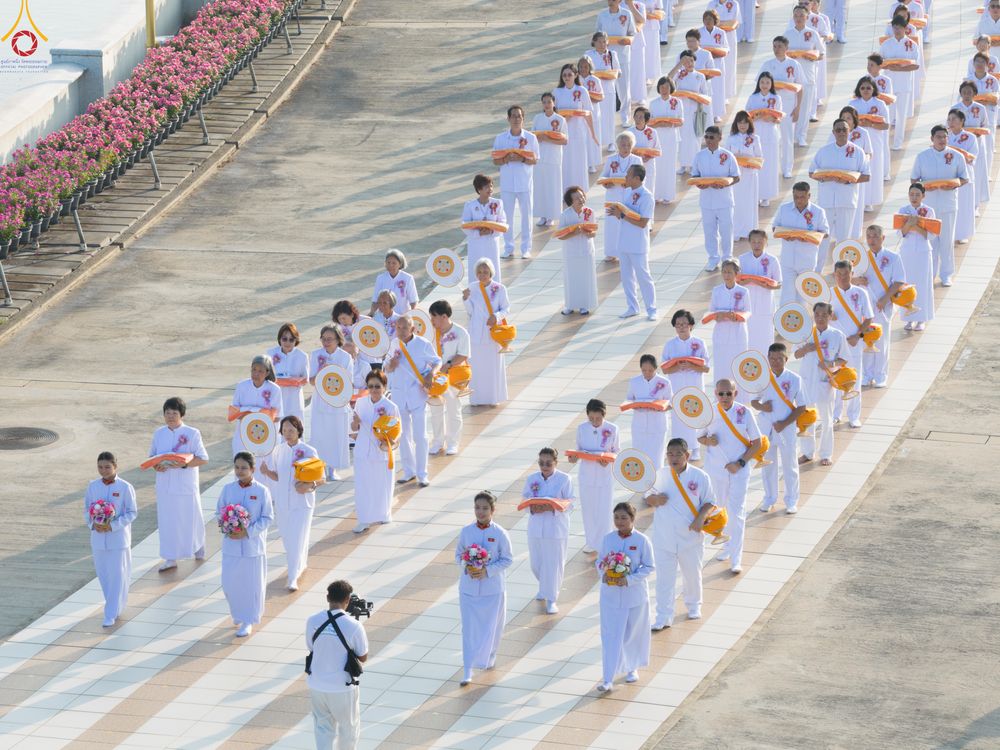 ภาพ No.330423:วันวิสาขบูชา อาทิตย์ที่ 31 พฤษภาคม พ.ศ.2569 พิธีเวียนประทักษิณ และพิธีวันทาเจดีย์ ณ พระมหาธรรมกายเจดีย์ วัดพระธรรมกาย จังหวัดปทุมธานี