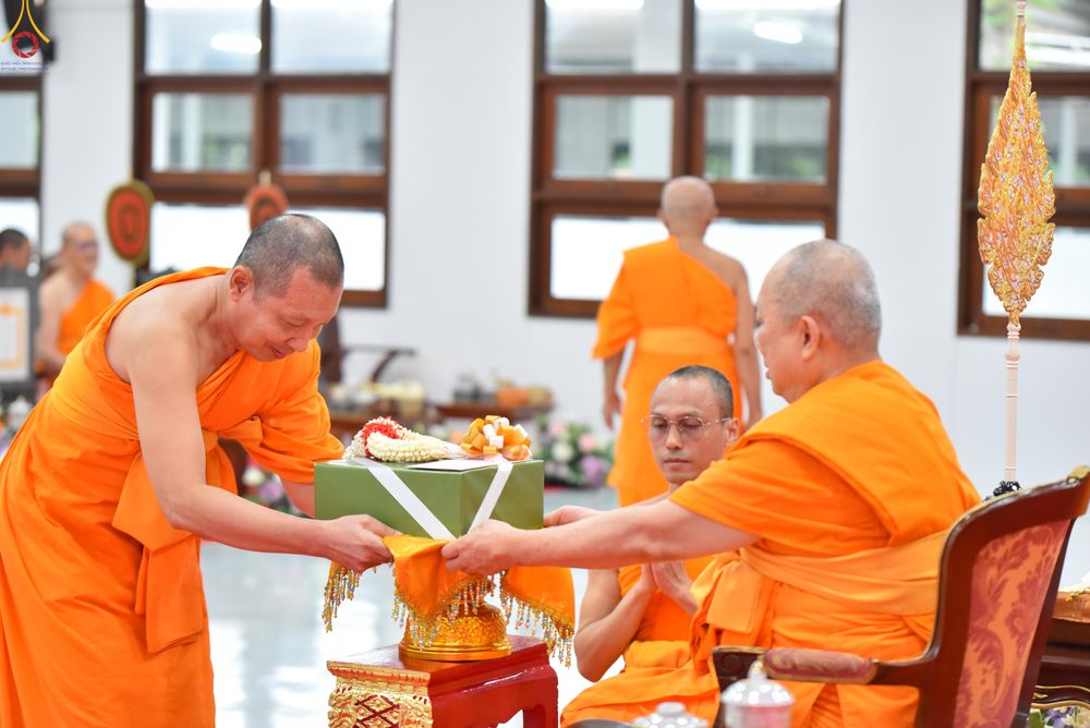 ภาพ No.342980:วันอาทิตย์ที่ 9 สิงหาคม พ.ศ.2569 พิธีมอบพัด ตั้งฐานานุกรม พระราชภาวนาวชิรวิเทศ วิ. ณ ห้องอาคารปลูกศรัทธา 2 วัดพระธรรมกาย