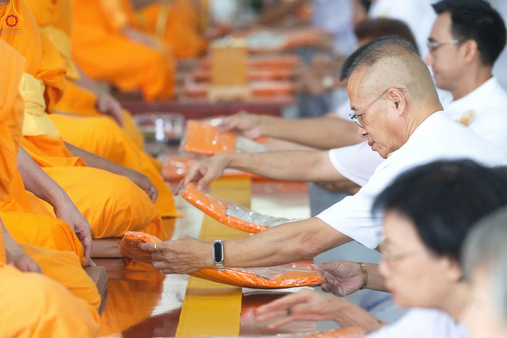 ภาพ No.348209:วันที่ 10 กันยายน พ.ศ.2569 พิธีสวดพระพุทธมนต์ และถวายภัตตาหารเป็นสังฆทาน เนื่องในวันครบ 26 ปี วันคล้ายละสังขาร คุณยายอาจารย์มหารัตนอุบาสิกาจันทร์ ขนนกยูง ณ หอฉันคุณยายอาจารย์ฯ วัดพระธรรมกาย