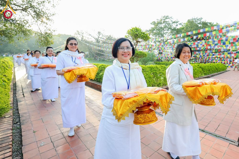 ภาพ No.314078:วันจันทร์ที่ 16 มีนาคม พ.ศ. 2569 พิธีเวียนเทียนประทักษิณ และพิธีบรรพชาสามเณร 500 รูป ณ วิหารมายาเทวี ประเทศเนปาล