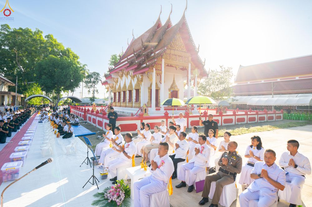 ภาพ No.339133:วันเสาร์ที่ 27 มิถุนายน พ.ศ. 2569 พิธีตักบาตรแด่คณะสงฆ์ 323 วัด 4 จังหวัดชายแดนภาคใต้ พิธีถวายสังฆทานแด่คณะสงฆ์ 323 วัด ปีที่ 22 ครั้งที่ 187 พิธีมอบกองทุนหนุนแรงใจช่วยครูใต้ ปีที่ 19 ครั้งที่ 150 และพิธีทำบุญอุทิศส่วนกุศลให้ผู้วายชนม์