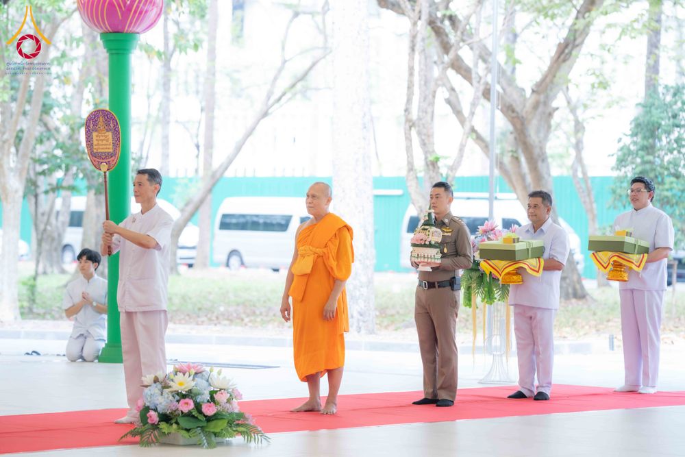 ภาพ No.308980:วันอาทิตย์ที่ 8 กุมภาพันธ์ พ.ศ. 2569  พิธีต้อนรับพระบัญชาสมเด็จพระสังฆราช แต่งตั้ง  “พระครูปลัดรัตนวีรวัฒน์” (รังสฤษดิ์ อิทฺธิจินฺตโก) เจ้าอาวาสวัดพระธรรมกาย ให้ดำรงตำแหน่ง “ที่ปรึกษาเจ้าคณะจังหวัดปทุมธานี”