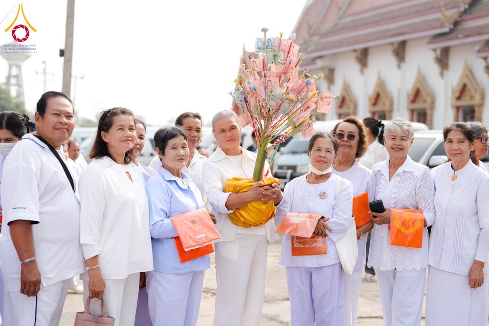 ภาพ No.298946:วันที่ 20 มกราคม พ.ศ. 2569 พิธีทอดผ้าป่าทำนุบำรุงศาสนสถาน ณ วัดใหม่นพรัตน์ ต.เนินพระปรางค์ อ.สองพี่น้อง จ.สุพรรณบุรี ในโครงการธรรมยาตรา กตัญญูบูชา มหาปูชนียาจารย์ พระมงคลเทพมุนี(สด จนฺทสโร) พระผู้ปราบมาร อนุสรณ์สถาน 7 แห่ง ปีที่ 14