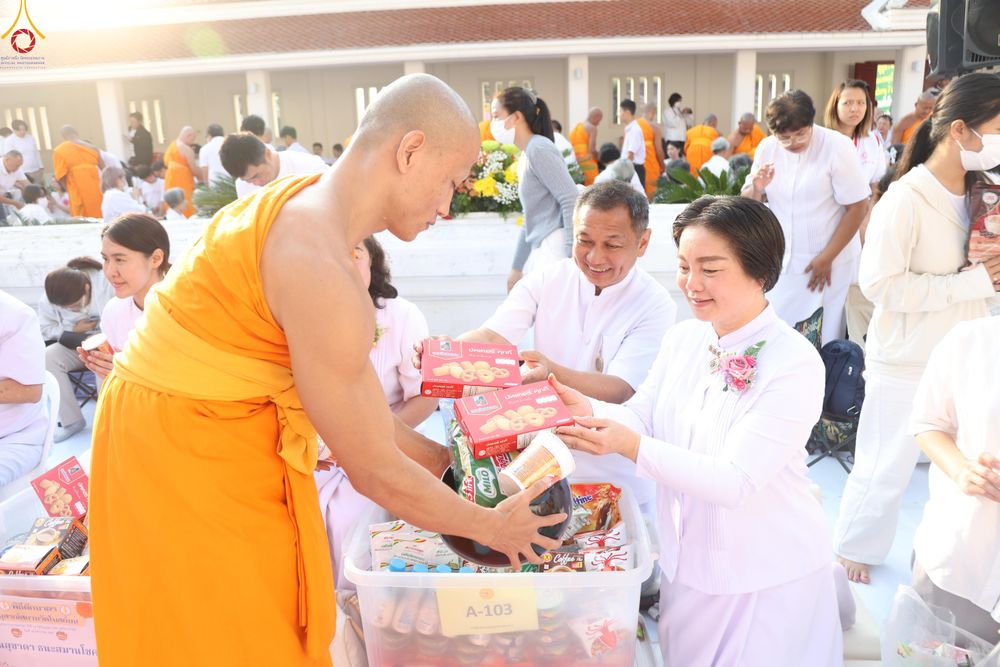 ภาพ No.297719:วันที่ 18 มกราคม พ.ศ. 2569 พิธีตักบาตรพระธรรมยาตรา ณ วัดโบสถ์บน ต.บางคูเวียง จ.นนทบุรี อนุสรณ์สถานลำดับที่ 4 สถานที่เกิดด้วยกายธรรม ในโครงการธรรมยาตรา กตัญญูบูชา มหาปูชนียาจารย์ พระมงคลเทพมุนี(สด จนฺทสโร) พระผู้ปราบมาร อนุสรณ์สถาน 7 แห่ง ปีที่ 14