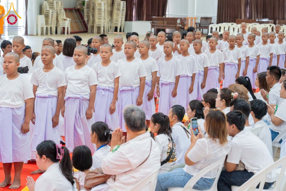 ภาพ No.318663:วันที่ 29 มีนาคม พ.ศ. 2569 พิธีเวียนประทักษิณ มอบผ้าไตร บรรพชาสามเณร  ณ ศูนย์อบรมเยาวชนกาญบุรี