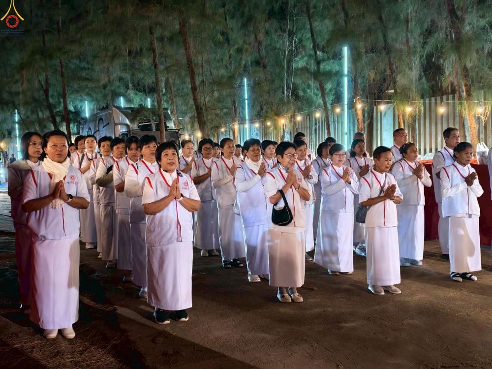 ภาพ No.300665:ภาพเบื้องหลังอาสาสมัครรวมใจ ชุดที่ 3 ในโครงการธรรมยาตรา กตัญญูบูชา มหาปูชนียาจารย์ พระมงคลเทพมุนี(สด จนฺทสโร) พระผู้ปราบมาร อนุสรณ์สถาน 7 แห่ง ปีที่ 14