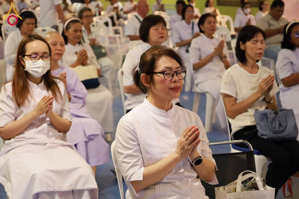 ภาพ No.286740:วันอาสาฬหบูชา วันพฤหัสบดีที่ 10 กรกฏาคม พ.ศ.2568  พิธีเวียนประทักษิณรอบพระมหาธรรมกายเจดีย์ , พิธีฉลองชัยสวดมนต์บทธัมมจักกัปปวัตตนสูตร ครบ 7,520,000,000 จบ ณ มหารัตนวิหารคด วัดพระธรรมกาย