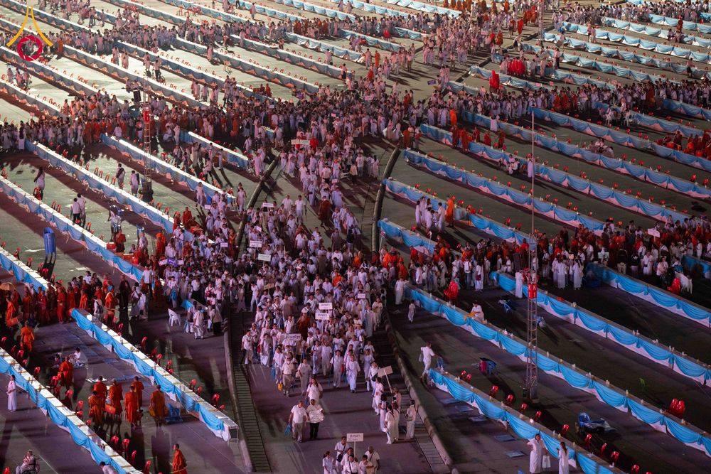 ภาพ No.324507:วันที่ 22 เมษายน พ.ศ.2569 (วันคุ้มครองโลก) บรรยากาศพระสังฆาธิการและสาธุชน การเดินทางกลับ งานถวายมหาสังฆทาน 40,000 กว่าวัดทั่วประเทศ วัดพระธรรมกาย