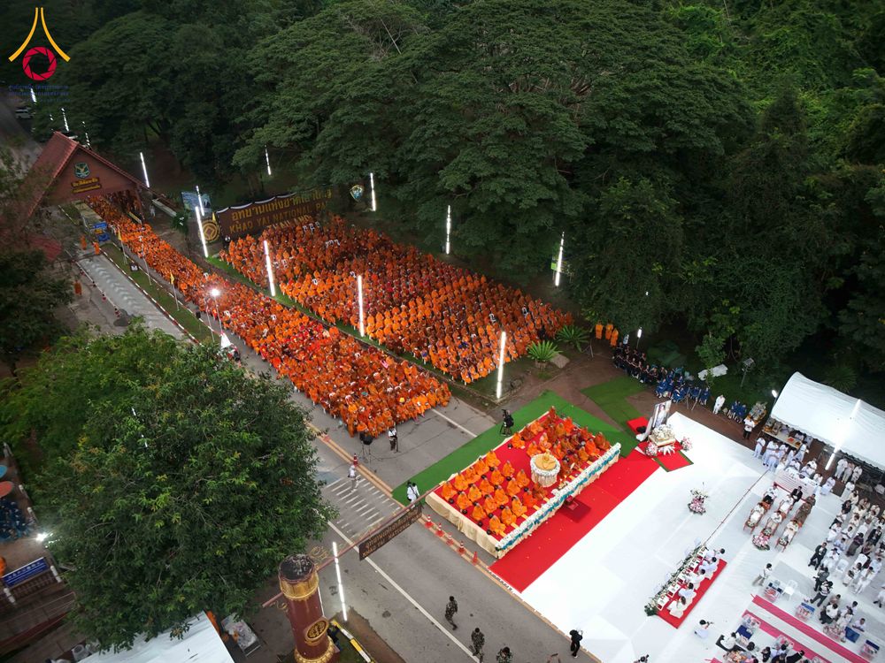 ภาพ No.285885:วันเสาร์ที่ 13 ธันวาคม พ.ศ.2568 พิธีตักบาตรพระภิกษุสามเณร 1,000 รูป ณ บริเวณหน้าอุทยานแห่งชาติเขาใหญ่ อำเภอปากช่อง จ.นครราชสีมา