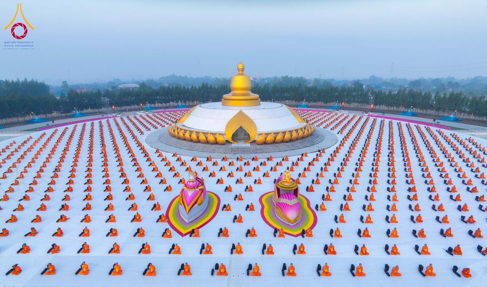 ภาพ No.299772:วันที่ 19 มกราคม พ.ศ.2569 พระธรรมยาตราปฏิบัติธรรมและถ่ายภาพหมู่ประวัติศาสตร์ ณ อนุสรณ์สถานลำดับที่ 5 สถานที่เผยแผ่วิชชาธรรมกายครั้งแรก  อนุสรณ์สถานบางปลาวัดบางปลา อ.บางเลน จ.นครปฐม ในโครงการธรรมยาตรา กตัญญูบูชา มหาปูชนียาจารย์ พระมงคลเทพมุนี(สด จนฺทสโร) 