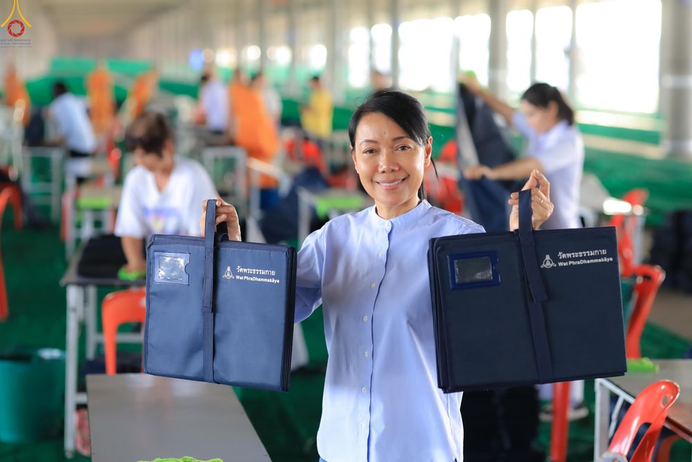 ภาพ No.322717:วันที่ 15-18 เมษายน พ.ศ.2569 การเเตรียมโต๊ะฉัน , เตรียมจุดพักค้าง , เรียงเก้าอี้ , เรียงกล่องไทยธรรม  เพื่องานถวายมหาสังฆทาน 40,000 กว่าวัดทั่วประเทศ วันคุ้มครองโลก 22 เมษายน พ.ศ.2569 วัดพระธรรมกาย