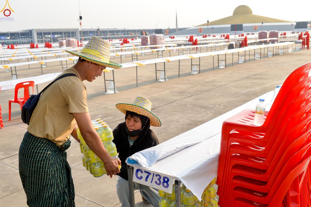 ภาพ No.323086:วันที่ 19 เมษายน พ.ศ.2569 การเรียงกล่องไทยธรรม , เตรียมงานจราจร เพื่องานถวายมหาสังฆทาน 40,000 กว่าวัดทั่วประเทศ วันคุ้มครองโลก 22 เมษายน พ.ศ.2569 วัดพระธรรมกาย