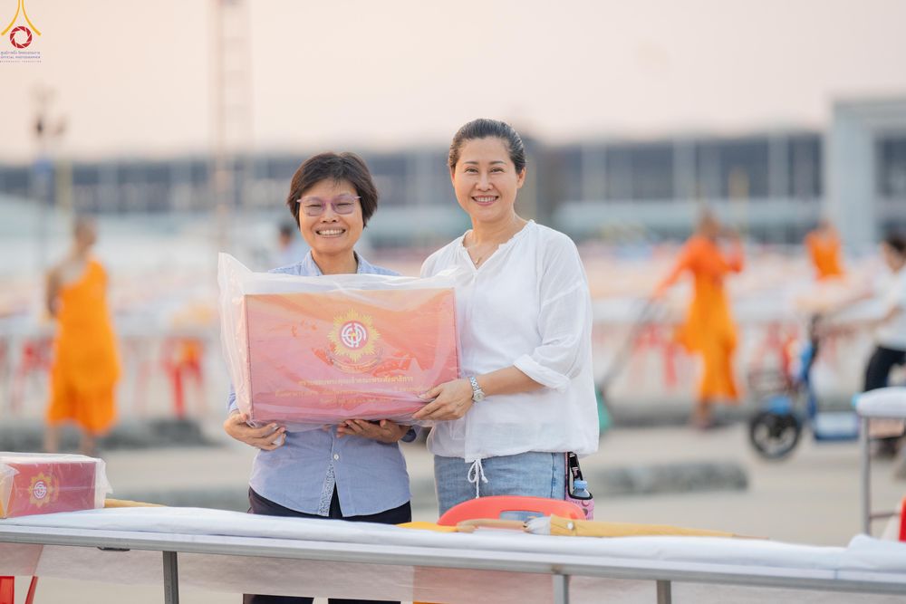 ภาพ No.322564:วันที่ 17 เมษายน พ.ศ.2569 การเรียงกล่องไทยธรรม เรียงน้ำดื่ม เรียงร่ม ณ ลานธรรมพระมหาธรรมกายเจดีย์ เพื่องานถวายมหาสังฆทาน 40,000 กว่าวัดทั่วประเทศ วันคุ้มครองโลก 22 เมษายน พ.ศ.2569 วัดพระธรรมกาย