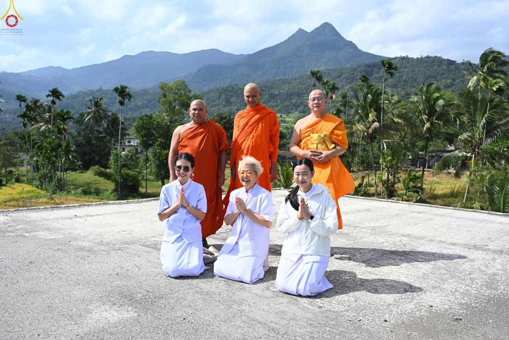 ภาพ No.284337:วันที่ 28 ตุลาคม พ.ศ.2568 กฐินสมทบต่างประเทศ โดยคณะศิษยานุศิษย์ บูชาธรรม 81 ปี หลวงพ่อธัมมชโย ณ วัดศรีสุคตาราม บาลังโกด้า ศรีลังกา
