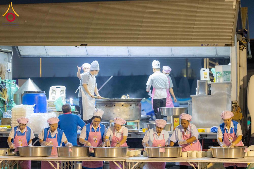 ภาพ No.297805:วันที่ 19 มกราคม พ.ศ. 2569 พิธีถวายภัตตาหารเป็นสังฆทาน แด่พระธรรมยาตรา ณ อนุสรณ์สถานบางปลา วัดบางปลา อำเภอบางเลน จังหวัดนครปฐม ในโครงการธรรมยาตรา กตัญญูบูชา มหาปูชนียาจารย์ พระมงคลเทพมุนี(สด จนฺทสโร) พระผู้ปราบมาร อนุสรณ์สถาน 7 แห่ง ปีที่ 14