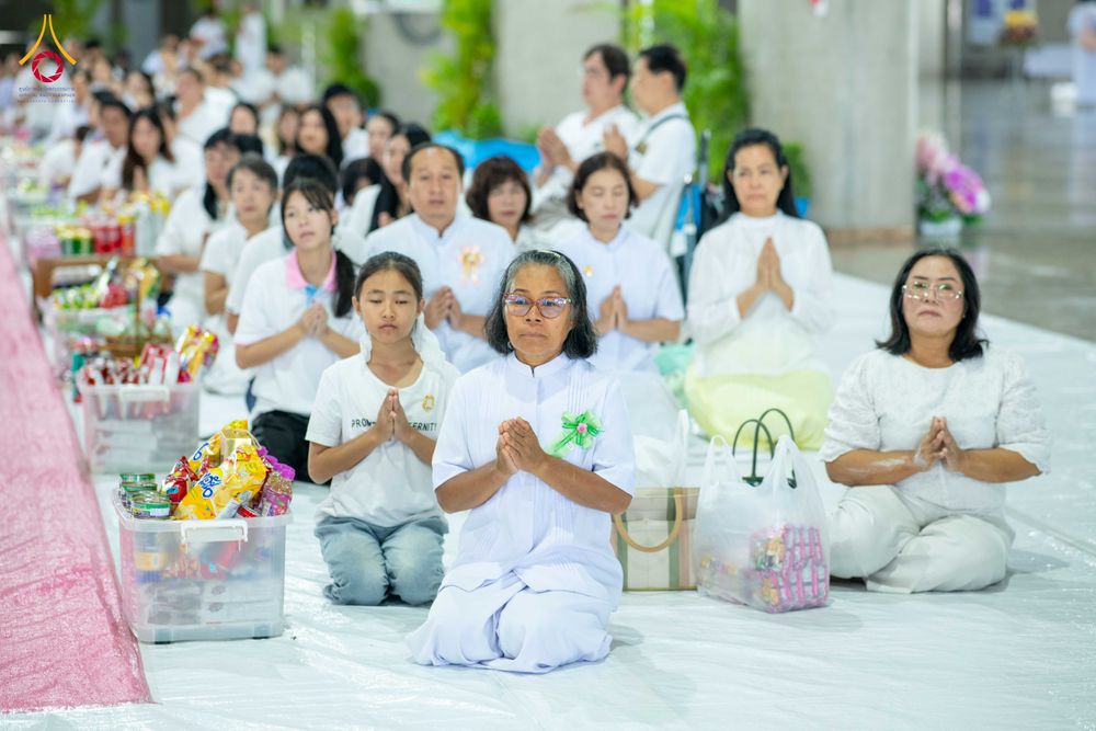 ภาพ No.342901:วันอาทิตย์ที่ 9 สิงหาคม พ.ศ.2569 พิธีตักบาตรฉลองพระใหม่ โครงการบรรพชาและอุปสมบทหมู่ รุ่นเข้าพรรษา ณ มหารัตนวิหาคด คอร์ 26 วัดพระธรรมกาย