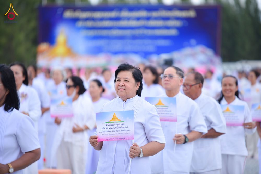 ภาพ No.346610:วันอาทิตย์ที่ 30 สิงหาคม พ.ศ.2569 พิธีทอดผ้าป่า สวดธรรมจักรกัปปวัตนสูตรกลั่นแผ่นดินโปรยรัตนชาติ  สถาปนาองค์พระเจดีย์เพื่อสร้างสันติภาพโลก  ณ ศูนย์ปฏิบัติธรรมพนมสารคาม (เพชรตะวัน) จังหวัดฉะเชิงเทรา