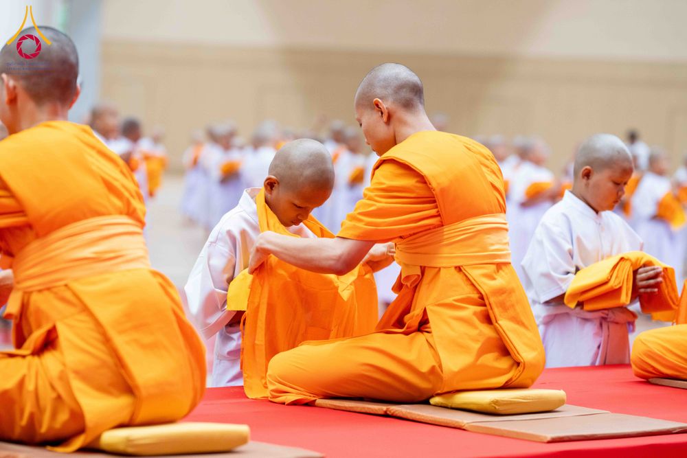 ภาพ No.319532:วันเสาร์ที่ 4 เมษายน พ.ศ.2569 พิธีขอขมา มอบผ้าไตร และถวายบาตรแด่นาคธรรมทายาท ในโครงการบรรพชาสามเณรฟื้นฟูพระพุทธศาสนาทั่วไทย โครงการหน่อแก้วเปรียญธรรม รุ่นที่ 14 โครงการสามเณรยุวธรรมทายาท รุ่นที่ 34 โครงการสามเณรมัชฌิมธรรมทายาท รุ่นที่ 30 ณ สภาธรรมกายสากล