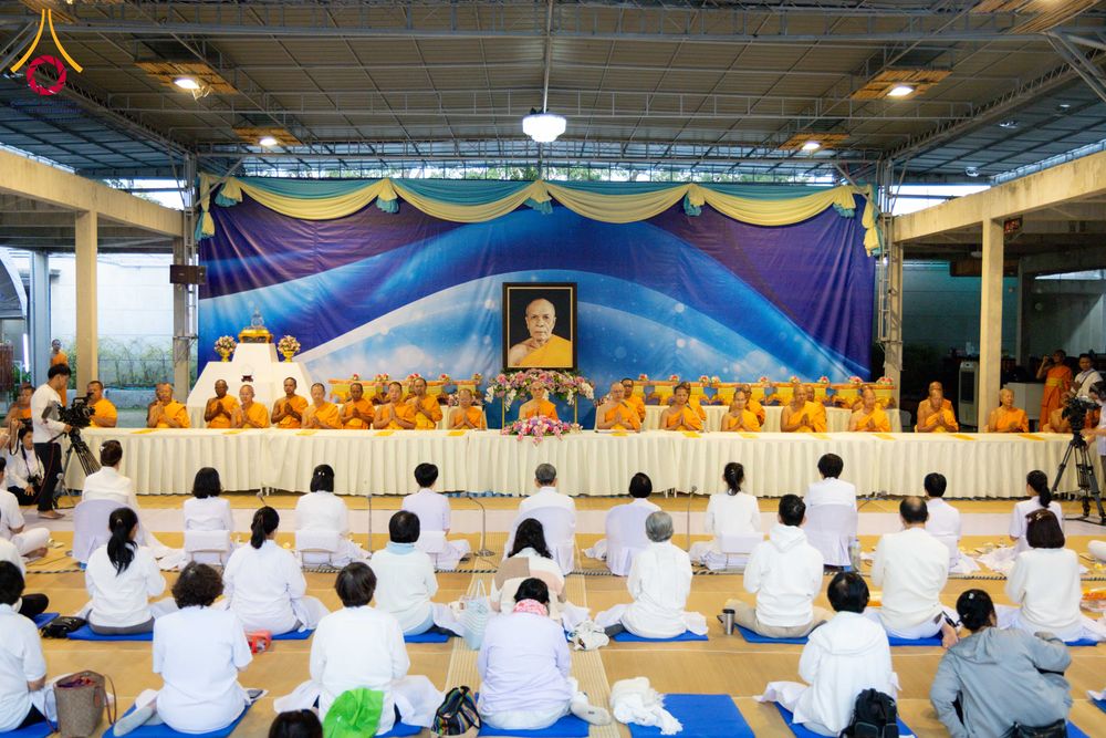 ภาพ No.293494:วันที่ 13 มกราคม พ.ศ. 2569 พิธีถวายภัตตาหารเป็นสังฆทาน แด่พระธรรมยาตรา ณ อนุสรณ์สถานมหาวิหารพระมงคลเทพมุนี (โลตัสแลนด์) อ.สองพี่น้อง จ.สุพรรณบุรี ในโครงการธรรมยาตรา กตัญญูบูชา มหาปูชนียาจารย์ พระมงคลเทพมุนี(สด จนฺทสโร) พระผู้ปราบมาร อนุสรณ์สถาน 7 แห่ง ปี