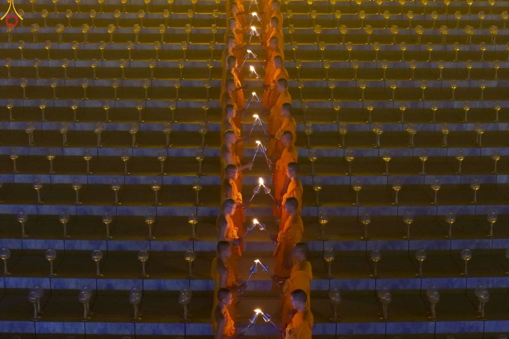 ภาพ No.253686:วันที่ 10 ตุลาคม พ.ศ. 2568 พิธีจุดประทีปบูชาพระผู้ปราบมาร, พิธีจุดประทีปบนพระมหาธรรมกายเจดีย์  20,000 ดวง เนื่องในวันคล้ายวันเกิดครบรอบ 141 ปี พระมงคลเทพมุนี (สด จนฺทสโร)