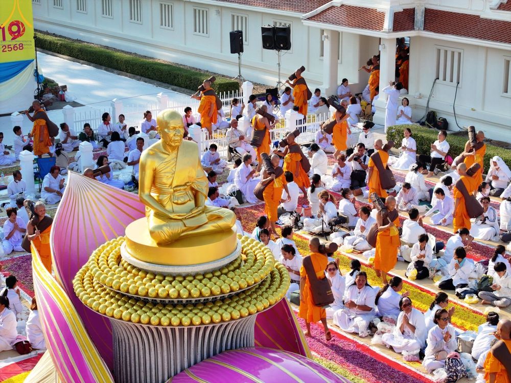 ภาพ No.195522:พิธีต้อนรับพระธรรมยาตรา ณ อนุสรณ์สถานลำดับที่ 4 สถานที่เกิดด้วยกายธรรม วัดโบสถ์(บน) ต.บางคูเวียง จ.นนทบุรี ในโครงการธรรมยาตรา กตัญญูบูชา มหาปูชนียาจารย์ พระมงคลเทพมุนี(สด จนฺทสโร) พระผู้ปราบมาร อนุสรณ์สถาน 7 แห่ง ปีที่ 13 วันที่ 15 มกราคม พ.ศ. 2568