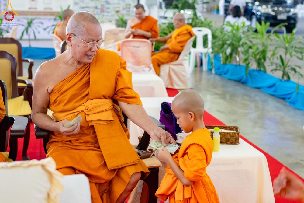 ภาพ No.146834:การต้อนรับพระสังฆาธิการ 2,000 กว่าวัดทั่วประเทศ และพิธีบูชาข้าวพระ เนื่องในวันสมาธิโลก วันอาทิตย์ที่ 4 สิงหาคม พ.ศ. 2567 ณ สภาธรรมกายสากล วัดพระธรรมกาย