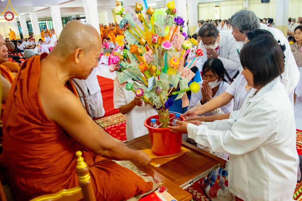ภาพ No.195108:พิธีทอดผ้าป่าทำนุบำรุงศาสนสถาน ณ วัดไผ่โรงวัว ต.บางตาเถร อ.สองพี่น้อง จ.สุพรรณบุรี ในโครงการธรรมยาตรา กตัญญูบูชา มหาปูชนียาจารย์ พระมงคลเทพมุนี(สด จนฺทสโร) พระผู้ปราบมาร อนุสรณ์สถาน 7 แห่ง ปีที่ 13 วันที่ 13 มกราคม พ.ศ. 2568