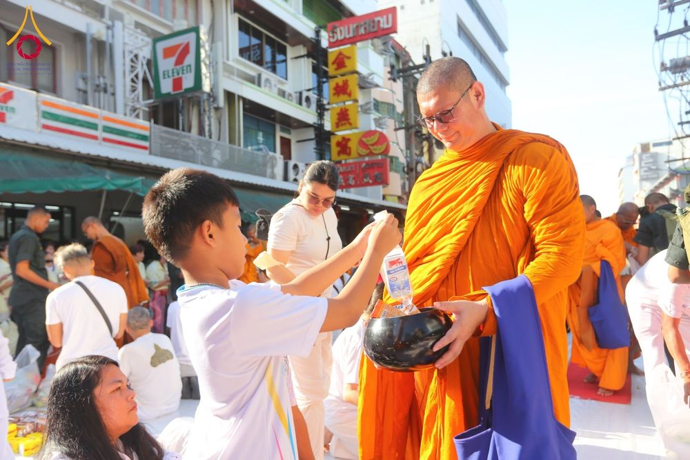 ภาพ No.147918:มหาสังฆทานครั้งยิ่งใหญ่ ตักบาตรพระ 10,000 รูป คณะสงฆ์ 4 ประเทศ 14 จังหวัดภาคใต้ วันอาทิตย์ที่ 11 สิงหาคม พ.ศ. 2567 ณ นิพัทธ์อุทิศ 3 ใจกลางนครหาดใหญ่ จ.สงขลา