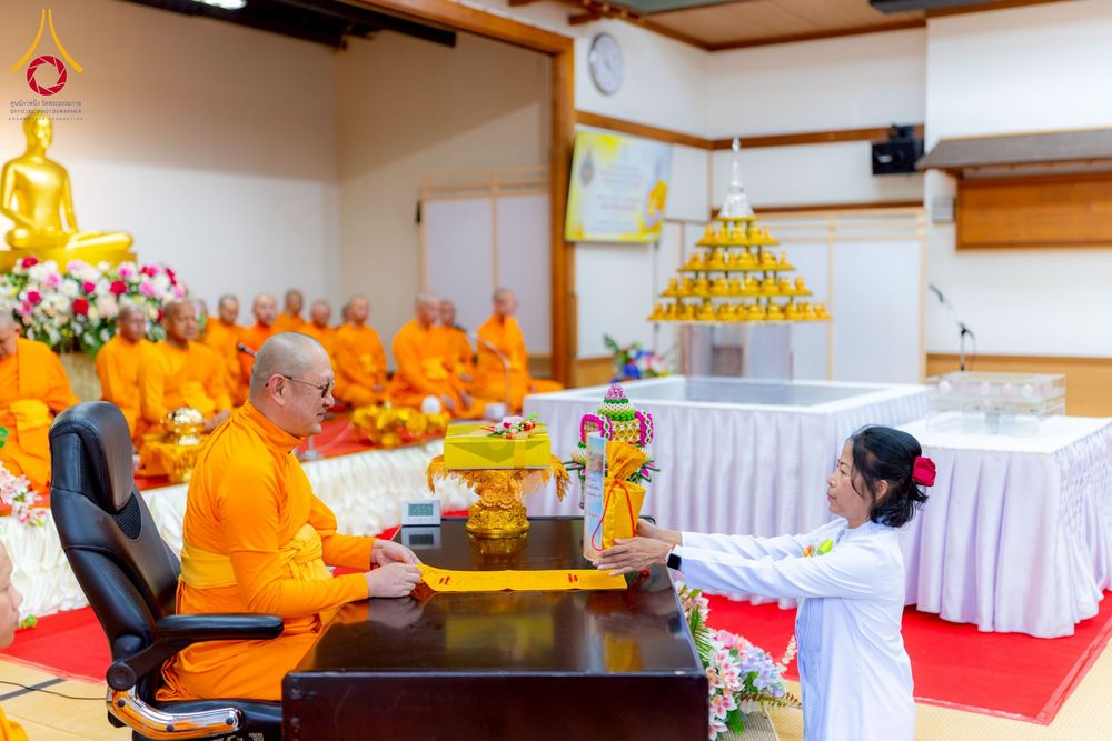 ภาพ No.221018:วันที่ 13 เมษายน พ.ศ. 2568 พิธีโปรยรัตนชาติปฐมเริ่มสถาปนาเจดีย์ และ พิธีเปิดหมู่บ้านปฏิบัติธรรม เพื่อการบรรลุธรรม ณ วัดป่าธรรมกายนานาชาติโทชิหงิ  ประเทศญี่ปุ่น