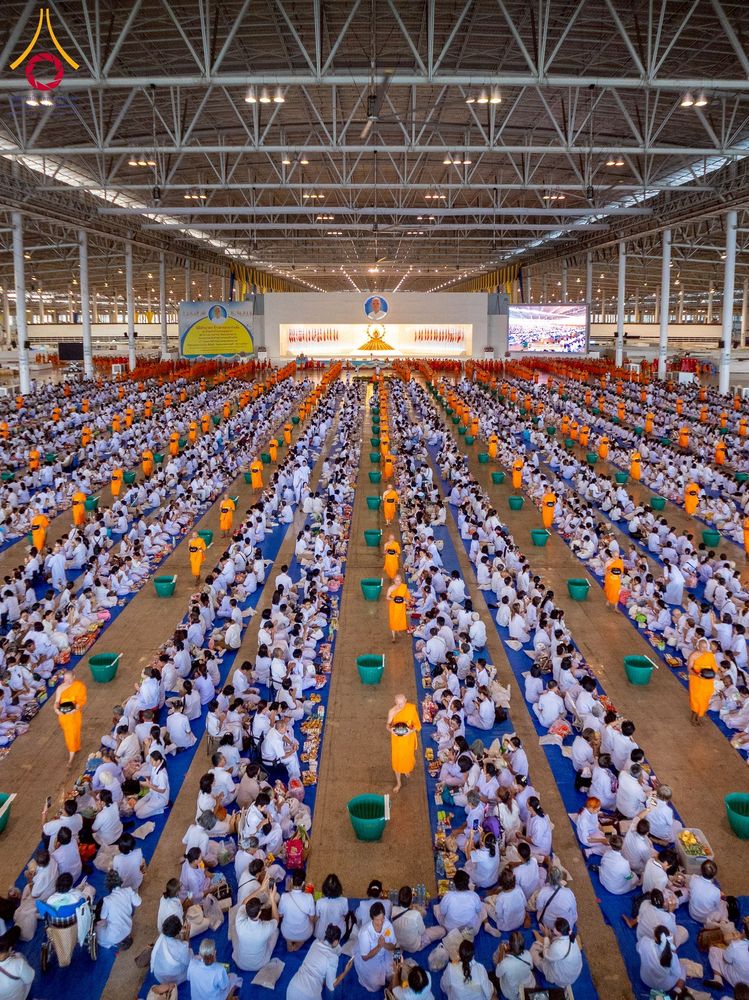 ภาพ No.256822:วันที่ 5 ตุลาคม พ.ศ. 2568 พิธีตักบาตร ข้าวสารอาหารแห้ง ณ บ้านแก้วเรือนทองคุณยายฯ สภาธรรมกายสากล วัดพระธรรมกาย