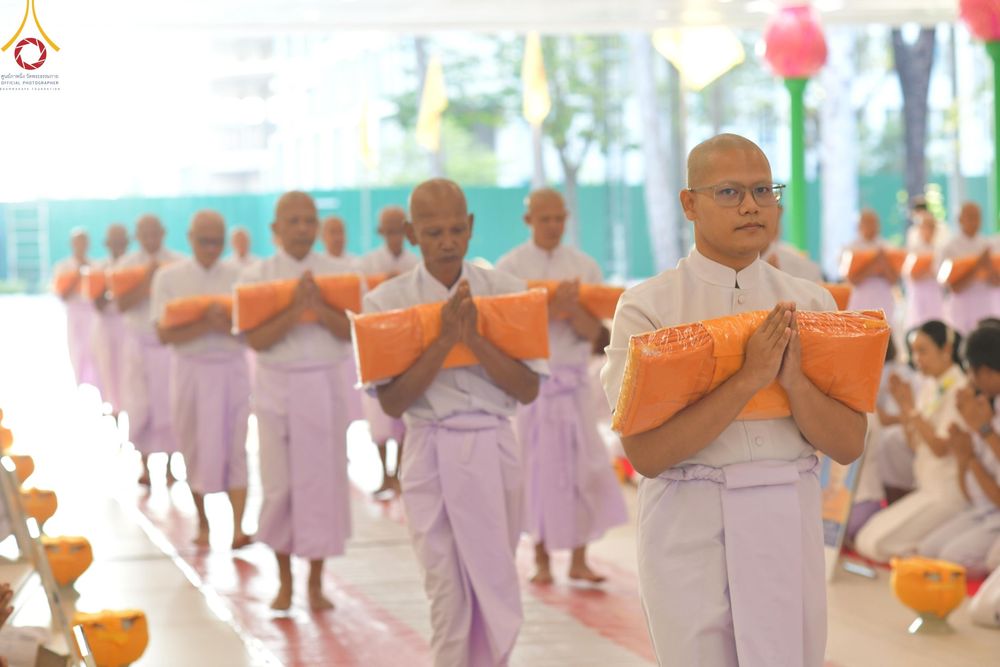 ภาพ No.199722:โครงการอุปสมบทหมู่บูชาธรรม 116 ปี คุณยายอาจารย์มหารัตนอุบาสิกาจันทร์ ขนนกยูง โครงการอุปสมบทหมู่ธรรมทายาท ระดับอุดมศึกษา รุ่นที่ 51 ภาคฤดูหนาว  ณ โบสถ์พระไตรปิฏก วัดพระธรรมกาย จ.ปทุมธานี  วันที่ 11 มกราคม พ.ศ. 2568 โดยมีพระครูปลัดรัตนวีรวัฒน์ เจ้าอาวาสวัด