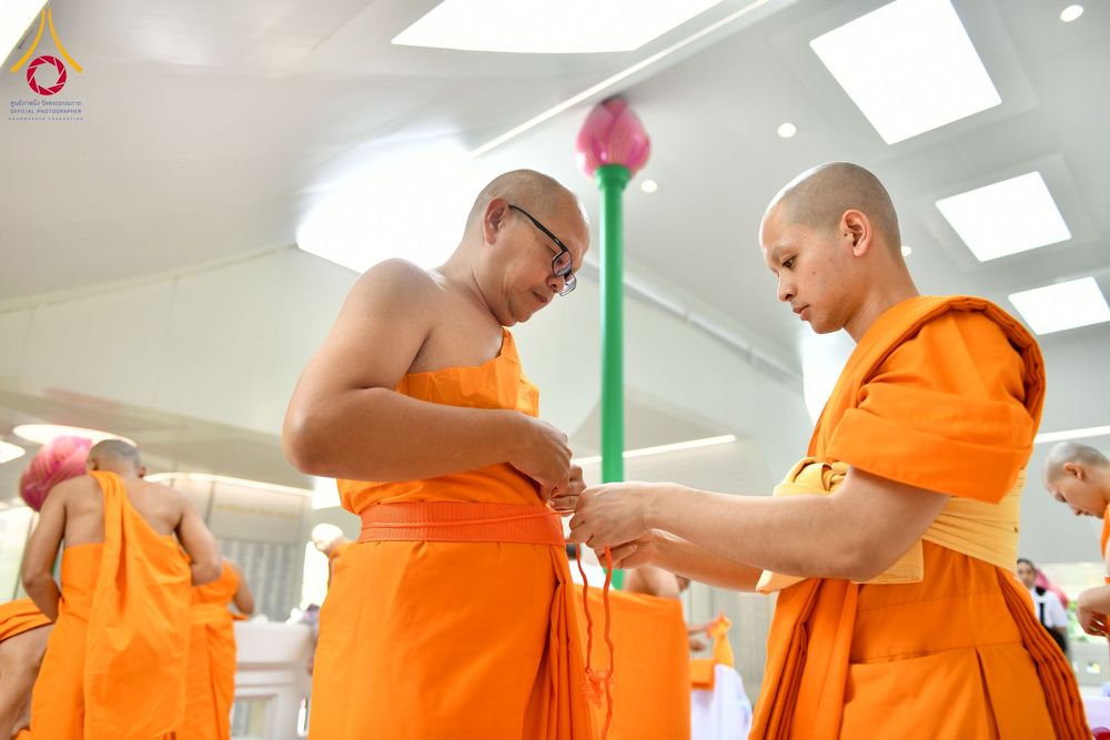 ภาพ No.256241:วันที่ 4 ตุลาคม พ.ศ. 2568 พิธีบรรพชาอุปสมบท  โครงการอุปสมบทหมู่บูชาธรรม 141 ปี  พระมงคลเทพมุนี (สด จนฺทสโร) ณ โบสถ์พระไตรปิฏก วัดพระธรรมกาย จ.ปทุมธานี