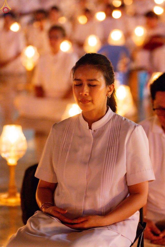 ภาพ No.331072:วันวิสาขบูชา อาทิตย์ที่ 31 พฤษภาคม พ.ศ.2569 พิธีจุดวิสาขประทีป , พิธีเวียนประทักษิณ  รอบพระมหาธรรมกายเจดีย์  และพิธีฉลองชัยสวดมนต์บทธัมมจักกัปปวัตนสูตร  ครบ 8,415,000,000 จบ ณ วัดพระธรรมกาย