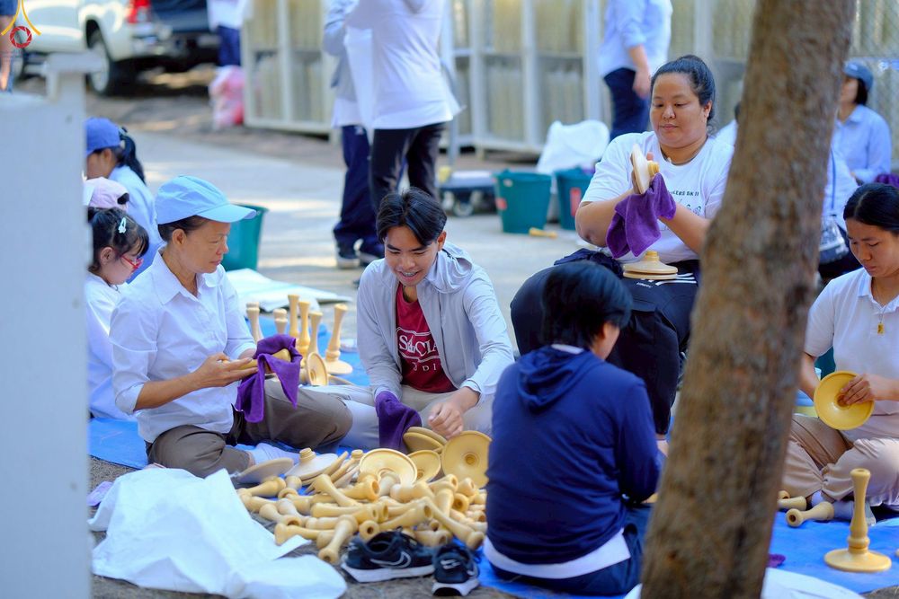 ภาพ No.296172:ภาพเบื้องหลังอาสาสมัครรวมใจ ชุดที่ 2 ในโครงการธรรมยาตรา กตัญญูบูชา มหาปูชนียาจารย์ พระมงคลเทพมุนี(สด จนฺทสโร) พระผู้ปราบมาร อนุสรณ์สถาน 7 แห่ง ปีที่ 14