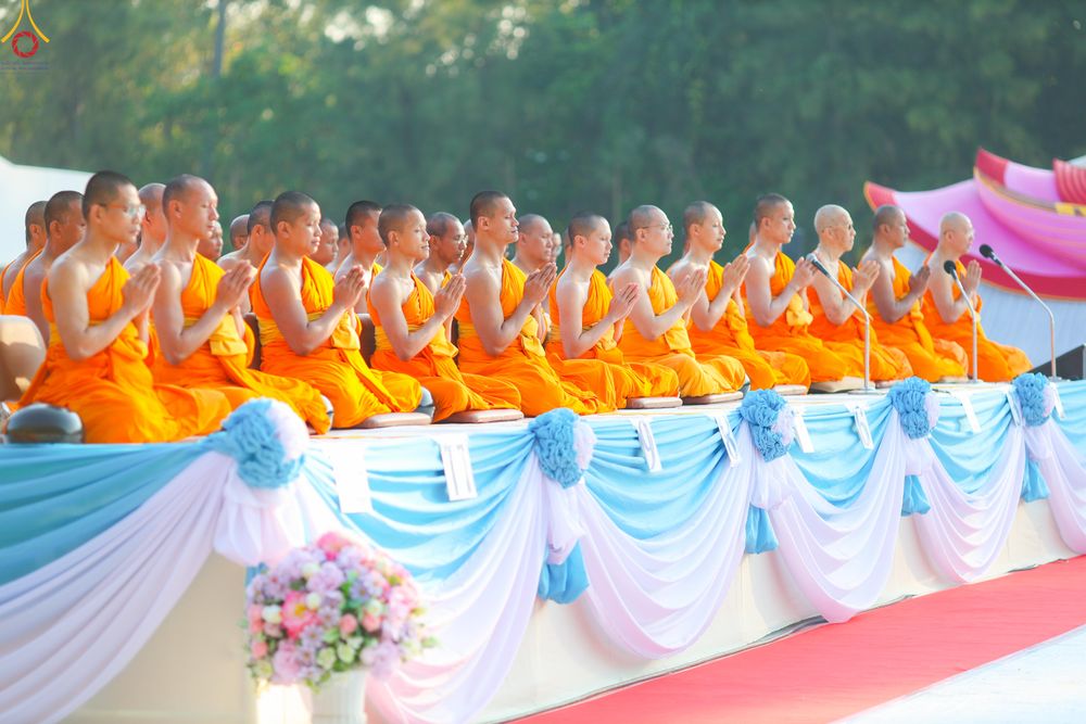 ภาพ No.292390:วันที่ 11 มกราคม พ.ศ. 2569 พิธีตักบาตรพระธรรมยาตรา ณ อนุสรณ์สถานคลองบางนางแท่น อ.สามพราน จ.นครปฐม ในโครงการธรรมยาตรา กตัญญูบูชา มหาปูชนียาจารย์ พระมงคลเทพมุนี(สด จนฺทสโร) พระผู้ปราบมาร อนุสรณ์สถาน 7 แห่ง ปีที่ 14