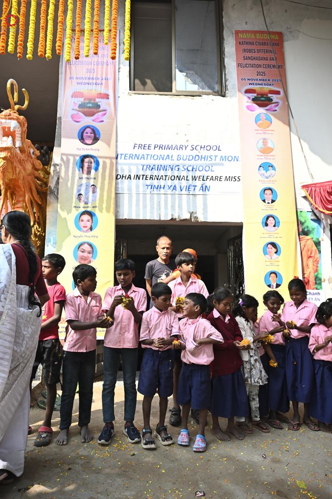 ภาพ No.284031:วันที่ 5 พฤศจิกายน พุทธศักราช 2568 กฐินสมทบวัดต่างประเทศ โดยคณะศิษยานุศิษย์ บูชาธรรม 81 ปี หลวงพ่อธัมมชโย ณ วัดพุทธนานาชาติเพื่อสวัสดิการสากล (Buddha International Welfare Mission)  เมืองพุทธคยา ประเทศอินเดีย