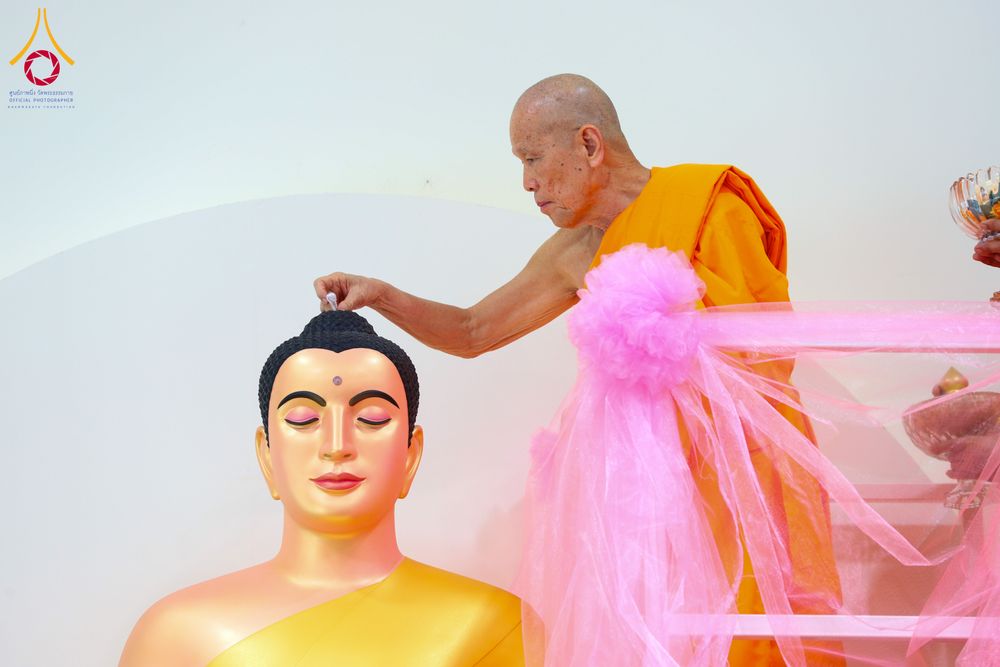 ภาพ No.291131:วันพุธที่ 7 มกราคม พ.ศ. 2569  พิธีบรรจุพระบรมสารีริกธาตุภายในพระเกตุองค์พระประธาน สมโภชพระประธาน พระธรรมกาย พิธีทอดผ้าป่า บุญแสงสว่าง ติดตั้งโซล่าเซล ณ ศูนย์ปฏิบัติธรรมพระมงคลเทพมุนี อ.สองพี่น้อง จ.สุพรรณบุรี