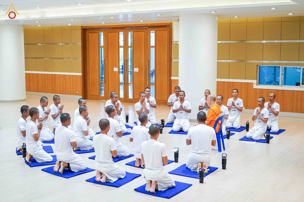 ภาพ No.341095:วันที่ 26 กรกฎาคม พ.ศ. 2569 โครงการพัฒนาคุณธรรม จริยธรรม สำหรับนักเรียนนายสิบตำรวจ (นสต.) รุ่นที่ 17 ศูนย์ฝึกอบรมตำรวจภูธรภาค 1 ได้จัดกิจกรรม ตักบาตรเพื่อน้อมอุทิศถวายเพื่อเป็นพระราชกุศลฯ  และปฏิบัติธรรม ติวธรรมมะ ณ ศูนย์ปฏิบัติธรรมเวิล์ดพีช วัลเล่ย์ (Wo
