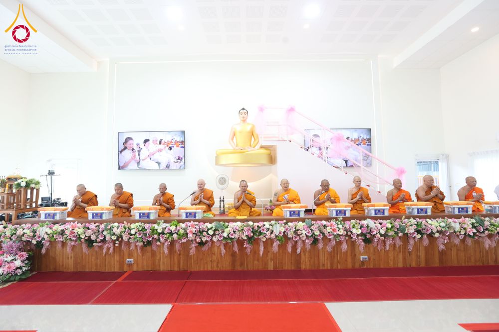 ภาพ No.290299:วันอังคารที่ 6 มกราคม พ.ศ. 2569 พิธีเจริญพุทธมนต์ ปฏิบัติธรรม มอบทุนการศึกษา ถวายสังฆทาน 142 วัด ณ ศูนย์ปฏิบัติธรรมพระมงคลเทพมุนี อ.สองพี่น้อง จ.สุพรรณบุรี
