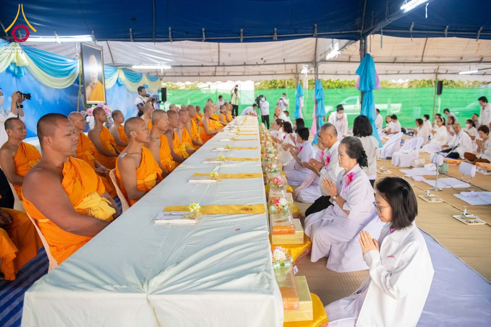 ภาพ No.289831:วันที่ 8 มกราคม พ.ศ. 2569 พิธีถวายภัตตาหารเป็นสังฆทาน แด่พระธรรมยาตรา ณ อนุสรณ์สถานคลองบางนางแท่น อ.สามพราน จ.นครปฐม ในโครงการธรรมยาตรา กตัญญูบูชา มหาปูชนียาจารย์ พระมงคลเทพมุนี(สด จนฺทสโร) พระผู้ปราบมาร อนุสรณ์สถาน 7 แห่ง ปีที่ 14