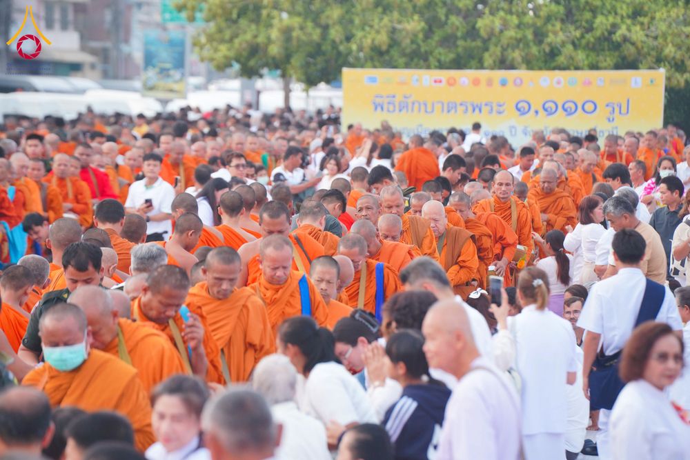 ภาพ No.284711:วันอาทิตย์ที่ 14 ธันวาคม พ.ศ.2568  พิธีทำบุญเมืองสุราษฎร์ธานี 110ปี และพิธีตักบาตรพระสงฆ์ 1,110 รูป  ณ บริเวณริมน้ำวัดกลาง (เก่า) ถนนบ้านดอน ตำบลตลาดใหม่ อำเภอเมือง จังหวัดสุราษฎร์ธานี