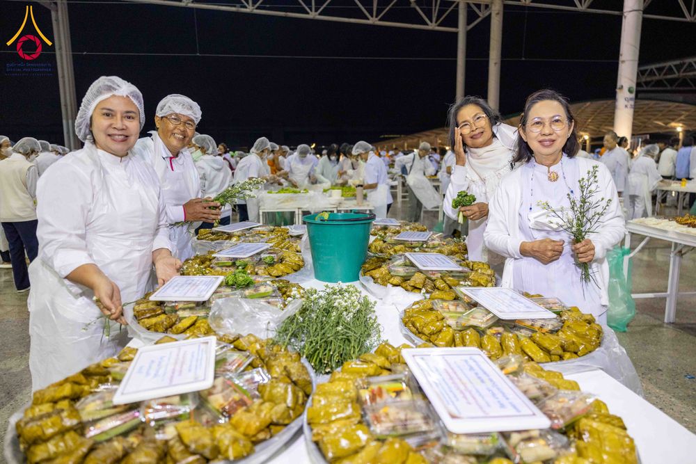 ภาพ No.302972:วันที่ 26 มกราคม พ.ศ. 2569 พิธีถวายภัตตาหารเป็นสังฆทาน แด่พระธรรมยาตรา ณ วัดพระธรรมกาย  จังหวัดปทุมธานี ในโครงการธรรมยาตรา กตัญญูบูชา มหาปูชนียาจารย์ พระมงคลเทพมุนี(สด จนฺทสโร) พระผู้ปราบมาร อนุสรณ์สถาน 7 แห่ง ปีที่ 14