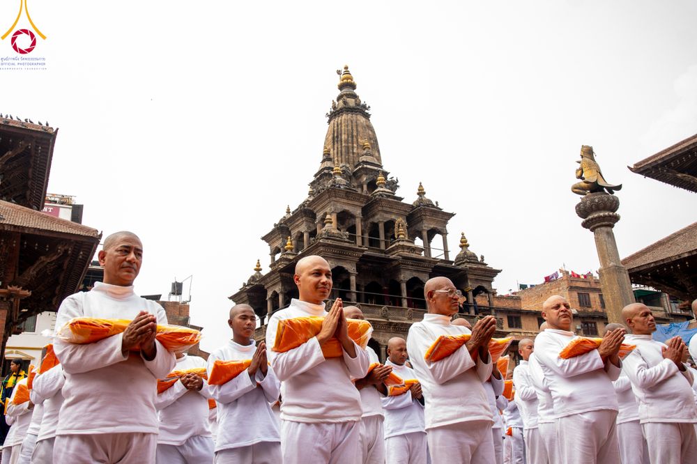 ภาพ No.313569:วันพฤหัสบดีที่ 12 มีนาคม พ.ศ. 2569 ขบวนแห่นาคธรรมทายาทในโครงการบรรพชาสามเณร 500 รูป  จาก นาคบาฮาล (Nagbahal) สู่จัตุรัสปาทัน (Patan Durbar Square) ประเทศเนปาล