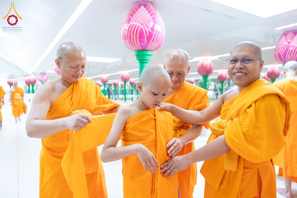 ภาพ No.286612:วันเสาร์ที่ 12 กรกฏาคม พ.ศ.2568 พิธีบรรพชาอุปสมบท  โครงการบรรพชาอุปสมบทหมู่ ธรรมทายาทนานาชาติ(ภาคภาษาจีน), โครงการบรรพชาสามเณร โรงเรียนนานาชาติ รุ่นที 14