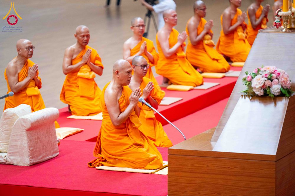 ภาพ No.319496:วันเสาร์ที่ 4 เมษายน พ.ศ.2569 พิธีขอขมา มอบผ้าไตร และถวายบาตรแด่นาคธรรมทายาท ในโครงการบรรพชาสามเณรฟื้นฟูพระพุทธศาสนาทั่วไทย โครงการหน่อแก้วเปรียญธรรม รุ่นที่ 14 โครงการสามเณรยุวธรรมทายาท รุ่นที่ 34 โครงการสามเณรมัชฌิมธรรมทายาท รุ่นที่ 30 ณ สภาธรรมกายสากล