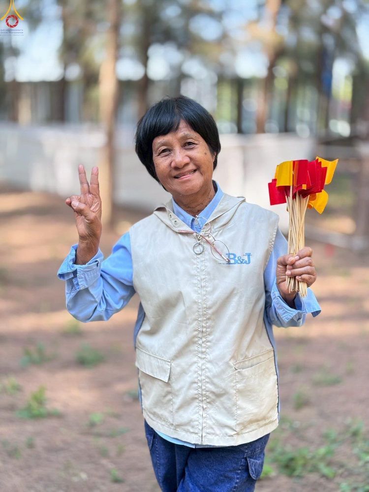 ภาพ No.300530:ภาพเบื้องหลังอาสาสมัครรวมใจ ชุดที่ 3 ในโครงการธรรมยาตรา กตัญญูบูชา มหาปูชนียาจารย์ พระมงคลเทพมุนี(สด จนฺทสโร) พระผู้ปราบมาร อนุสรณ์สถาน 7 แห่ง ปีที่ 14