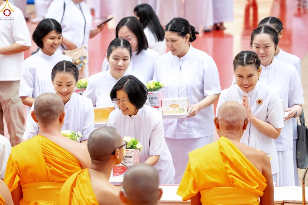 ภาพ No.343695:วันที่ 16 สิงหาคม พ.ศ.2569 พิธีถวายคิลานเภสัช และอุปกรณ์ทางการแพทย์ ณ ห้องแก้วสารพัดนึก2 วัดพระธรรมกาย